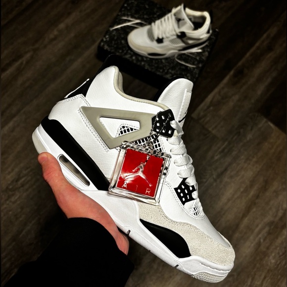 Jordan4s Military blacks